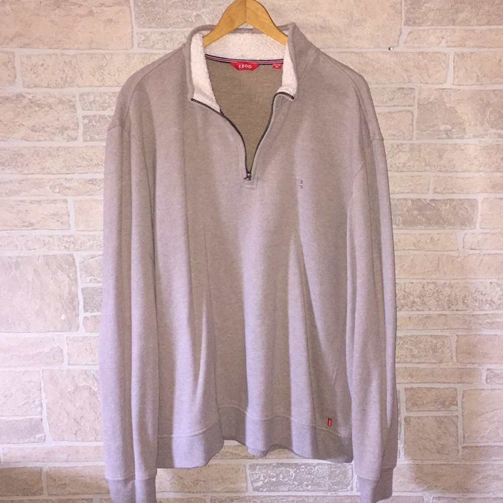 Izod sweat shirt